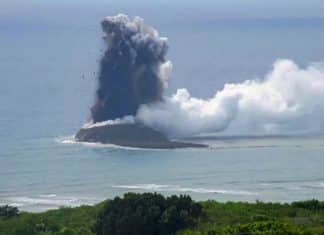 En Japón aparece una nueva isla tras la erupción de un volcán