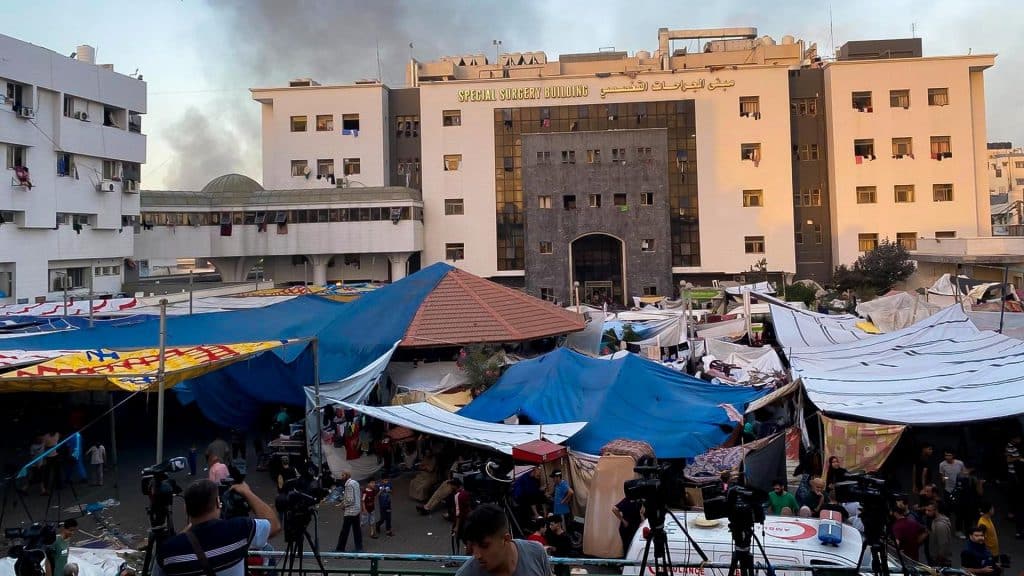 Los ataques israelíes contra el Hospital Al Shifa han interrumpido la atención médica a miles de personas