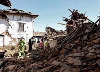 Potente terremoto en Nepal deja decenas de muertos y heridos