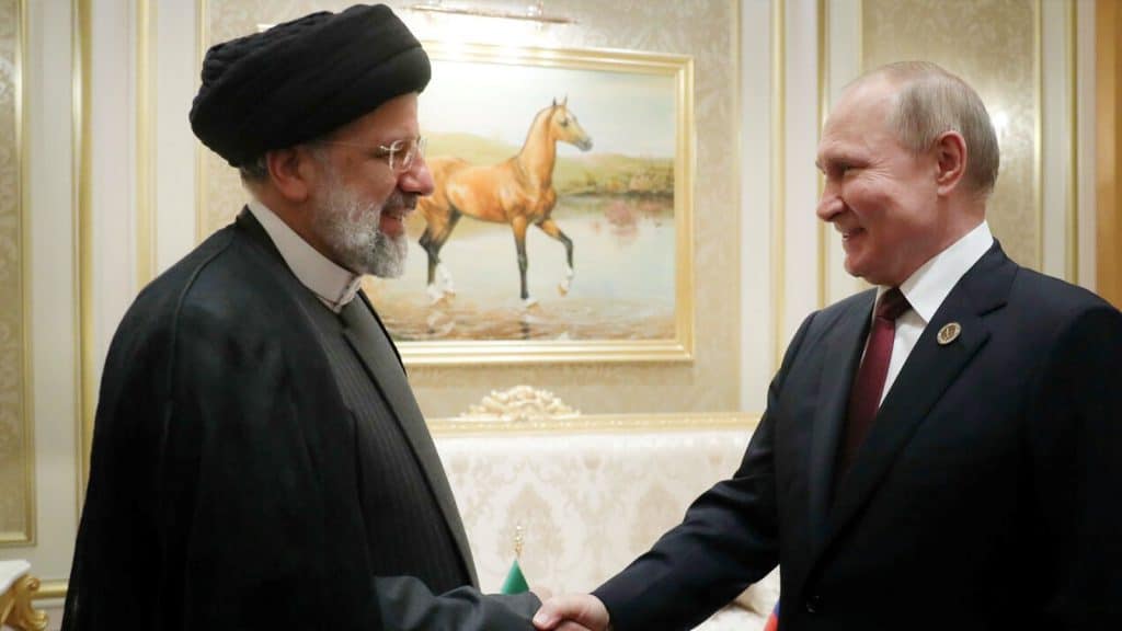 Raisi visita Rusia y se reúne con Putin para abordar temas de interés en común, incluyendo la crisis en Palestina.
