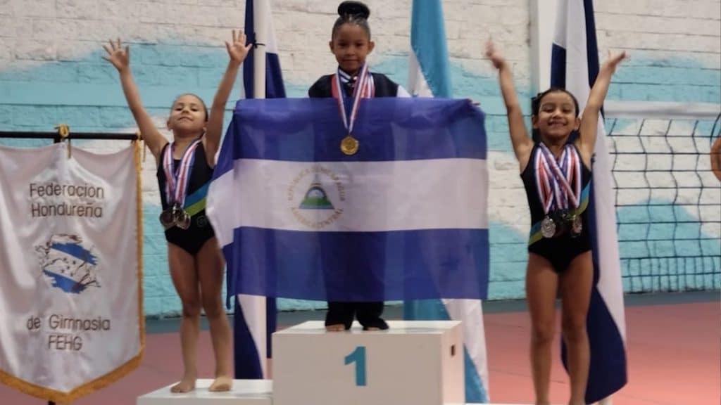 Niñas y jóvenes gimnastas nicaragüenses se imponen en la Copa Internacional Brassavola.