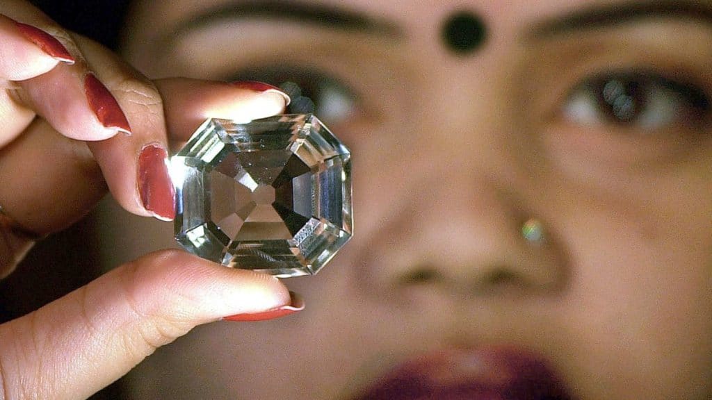 Actualmente la India representa el 3,5 % de las exportaciones mundiales en joyería de diamantes y gemas.