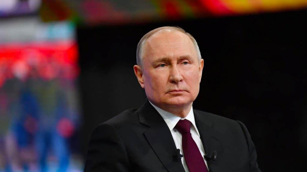 Putin critica las acciones de Occidente respecto a sus monedas.