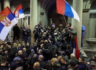 Rusia denuncia que Occidente intenta desestabilizar a Serbia