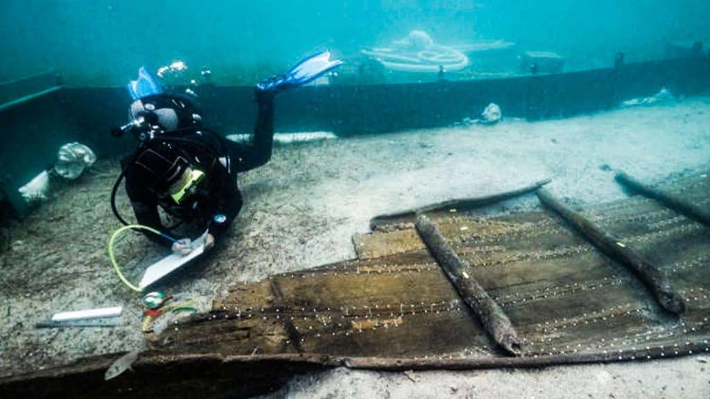 El Zambratija, un barco de con una antigüedad de miles de años emerge en el Mar Mediterraneo