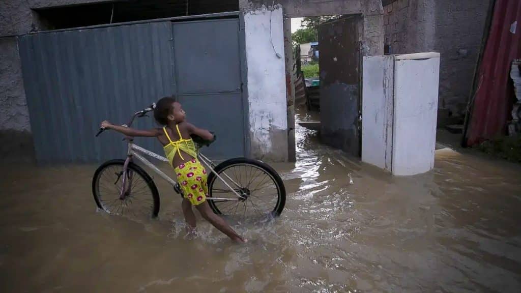 Inundaciones en Río de Janeiro dejan a más de 25,000 personas sin hogar