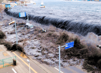 Japón golpeado por tsunamis luego de una serie de terremotos
