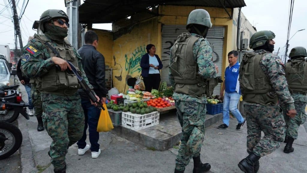 Países reaccionan a la escalada de violencia armada en Ecuador.