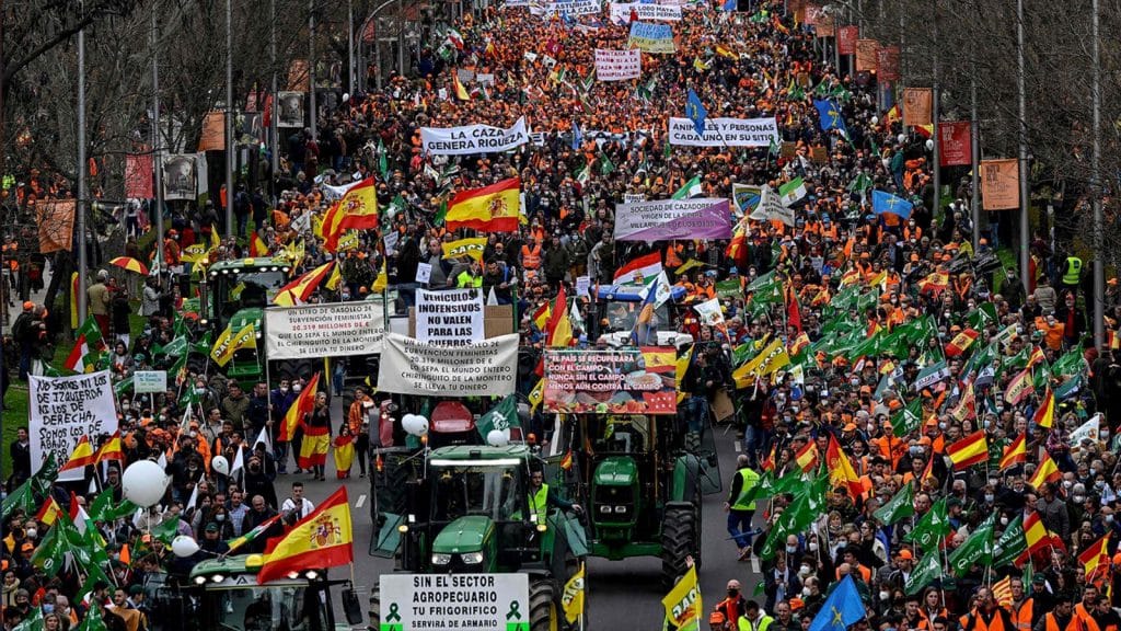 Miles de agricultores y ganaderos participaron en la manifestación de tractoristas.