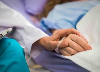 Ecuador despenaliza la eutanasia, tras el caso de Paola Roldán