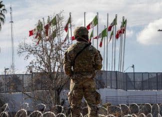 Texas establece base militar en la frontera con México para «controlar la inmigración»