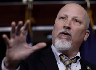 Congresista condena financiamiento militar de EEUU a Ucrania