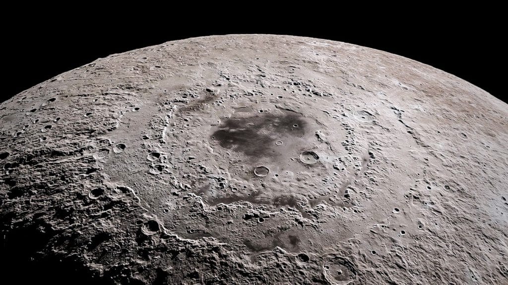 
Alrededor de 1,73 kilogramos de suelo lunar, también conocido como regolito, fue transportado desde la luna, en 2020. 
