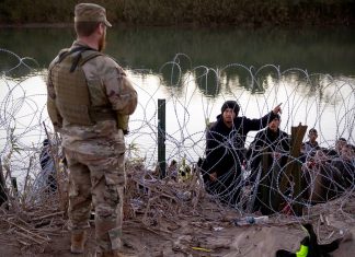 Patrullaje privado amenaza a migrantes en la frontera entre EEUU y México