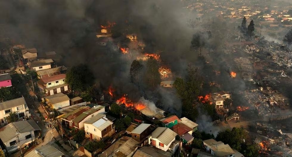 El Gobierno de Chile expresó que el país enfrenta una tragedia de "magnitudes muy grandes" y se anticipa un incremento "significativo" en el número de víctimas. Fotografía: AFP