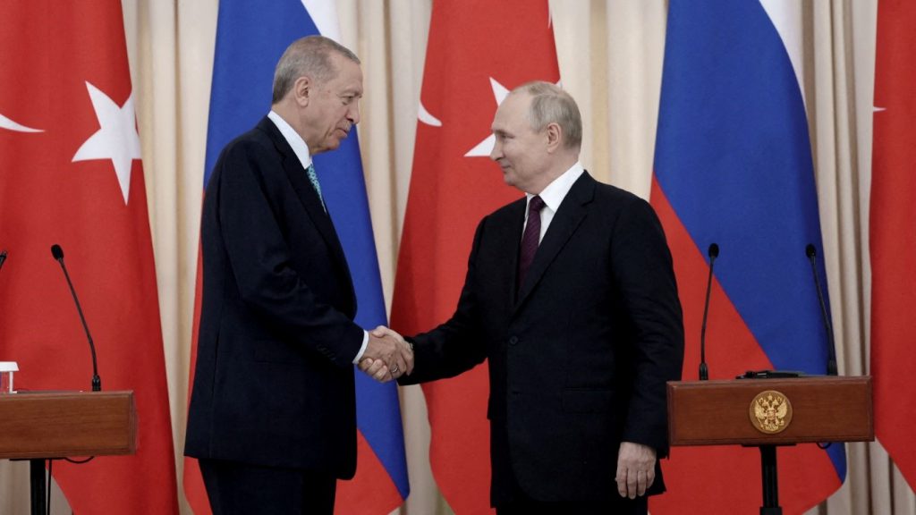 Bancos de Rusia y Turquía exploran alternativas a SWIFT para pagos internacionales