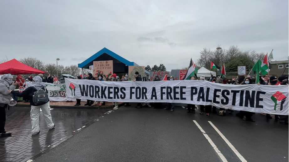 Manifestantes bloquean fábricas de armamento en Inglaterra y Escocia, manifestándose en contra de la agresión Israel a Palestina