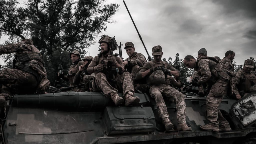 La OTAN exige a sus países miembros que destinen el 2 % de su PIB en defensa, para prolongar la guerra de Ucrania.