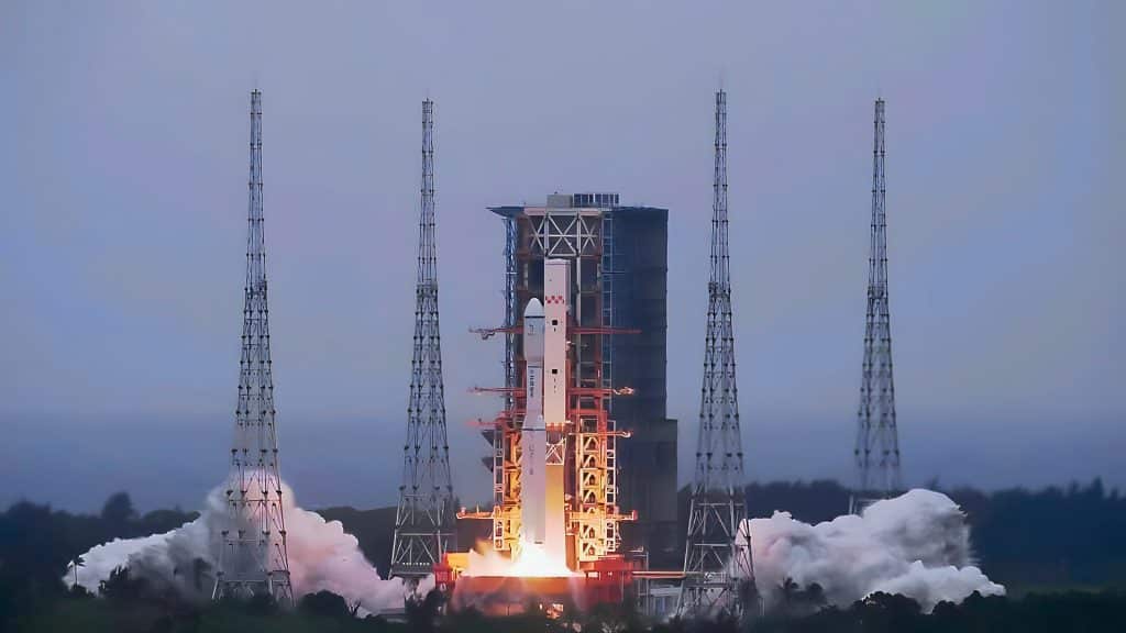 China avanza en su programa espacial con el lanzamiento de Queqiao-2 hacia la Luna.