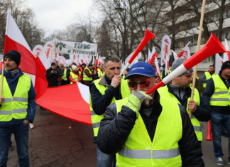 Decena de agricultores encarcelados en Polonia en medio de protestas