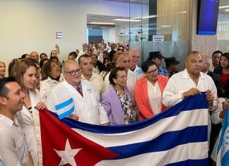 Cuba envía más de un centenar de médicos hacia Honduras en apoyo al sistema sanitario