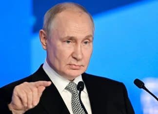 Putin denuncia a Ucrania por atacar objetivos civiles para desestabilizar elecciones Presidente Putin condena agresiones de Ucrania contra civiles rusos durante elecciones.