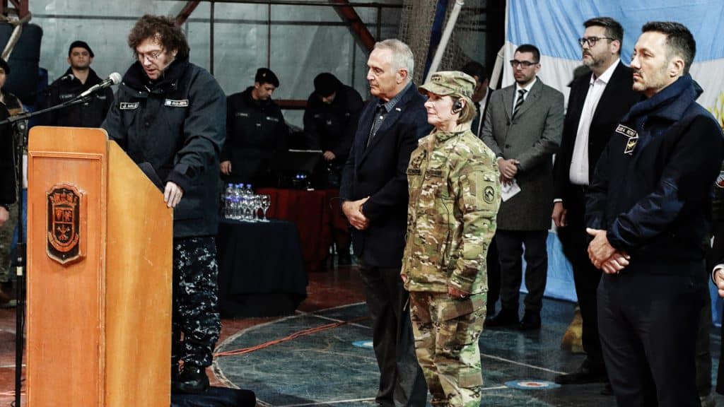 Presidente de Argentina, anunció la construcción de una base militar de Estados Unidos, considerada una violación a la soberanía