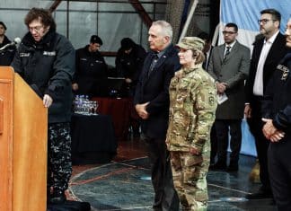 Construcción en Argentina de base militar integrada junto a EEUU violenta la soberanía nacional Presidente de Argentina, anunció la construcción de una base militar de Estados Unidos, considerada una violación a la soberanía