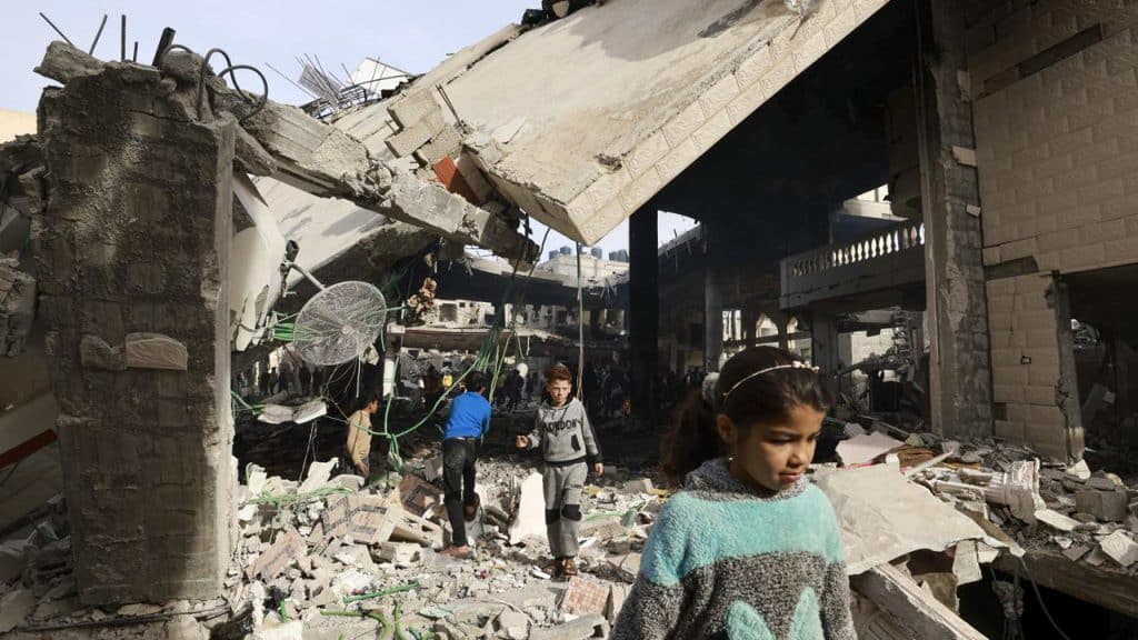 Israel bombardea la ciudad de Rafah, al Sur de la Franja de Gaza, donde se encuentran refugiados la mayoría de palestinos