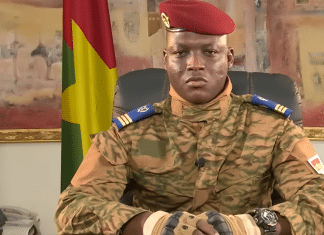 Burkina Faso expulsa a diplomáticos de Francia por actividades subversivas A los diplomáticos franceses se les atribuye su participación en actividades subversivas