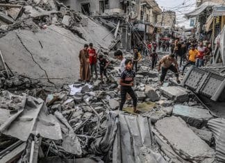 Levantar los escombros de la destrucción ejecutada por Israel en Gaza, duraría más de una década Bajo la gran magnitud de escombros en Gaza, existen municiones sin detonar lanzadas por Israel.