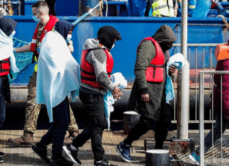 Reino Unido deportará migrantes hacia Ruanda, pese a acusaciones de violación a los derechos humanos Reino Unido expulsará a inmigrantes hacia Ruanda, como parte de su “plan migratorio” señalado de violentar