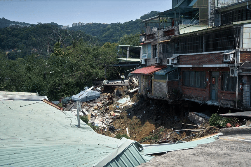 Una vía colapsada en la Ciudad de Nueva Taipéi luego del terremoto. Foto: An Rong Xu.