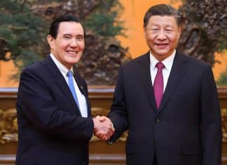 Xi se reúne por primera vez con un exrepresentante de Taiwán en territorio continental de China La primera vez que Xi y Ma se reunieron fue en 2015 en Singapur, donde abordaron temas políticos relacionados a China y al estrecho de Taiwán