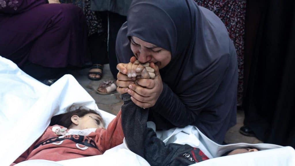Mujeres, niños y ancianos, son las principales víctimas de las masacres de Israel en Gaza
