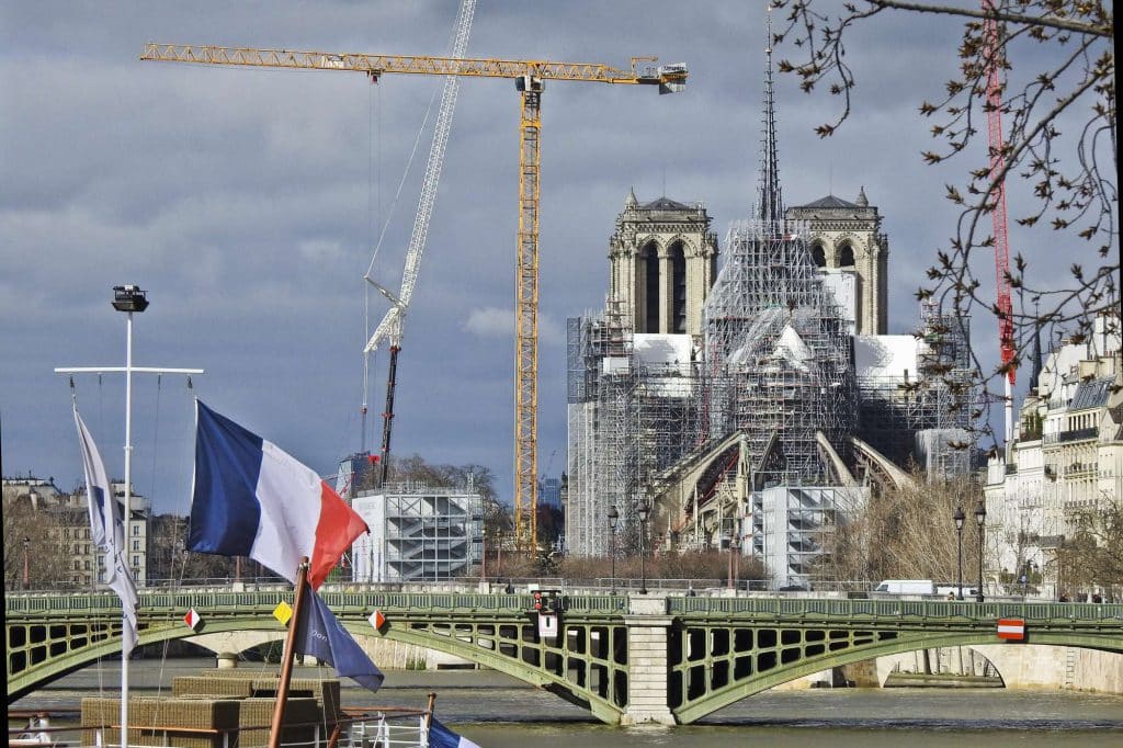 La reconstrucción de la Catedral de Notre Dame y sus alrededores bajo la dirección del arquitecto Philippe Villeneuve