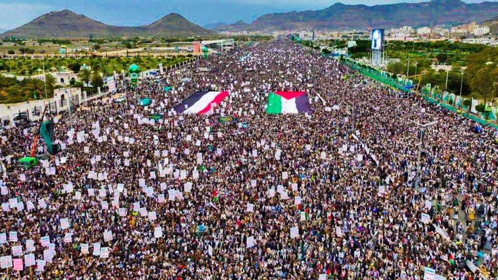 Yemen protesta contra la ocupación israelí en Gaza en manifestación multitudinaria.