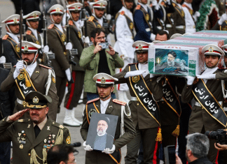 Irán rinde honras fúnebres a Raisi Se rinden honras fúnebres al cuerpo del presidente Ebrahim Raisi y demás acompañantes.