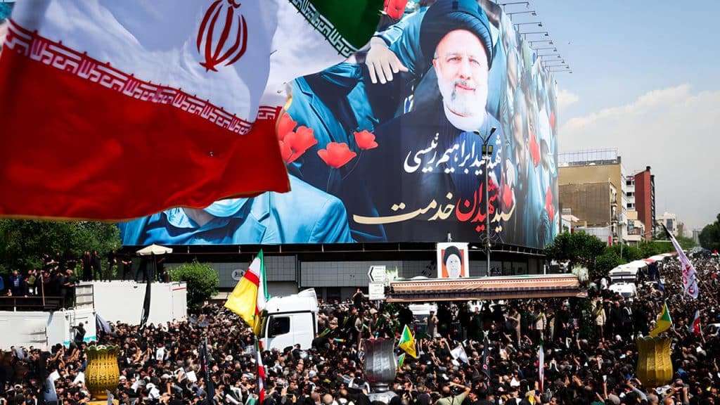 Rinden ceremonia fúnebre en Teherán por el presidente Ebrahim Raisi y sus acompañantes.