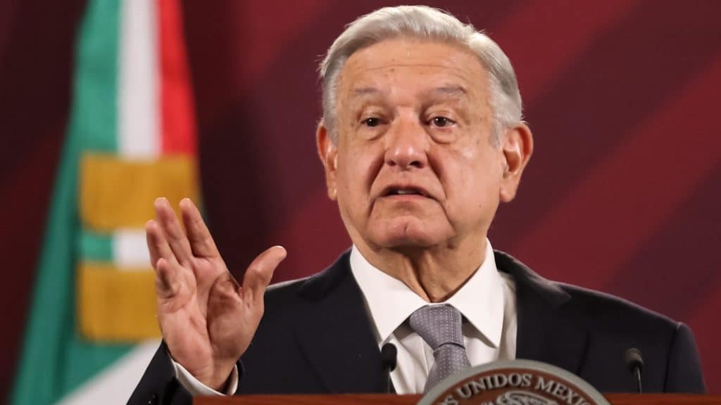 AMLO critica la falta de resolución de la ONU en conflictos internacionales.