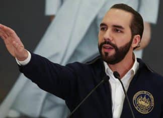 Bukele rechaza comentarios de congresista de EEUU sobre obra de arte de monseñor Romero Bukele refuta señalamientos de congresista de EEUU, instando al respeto de la soberanía de El Salvador.