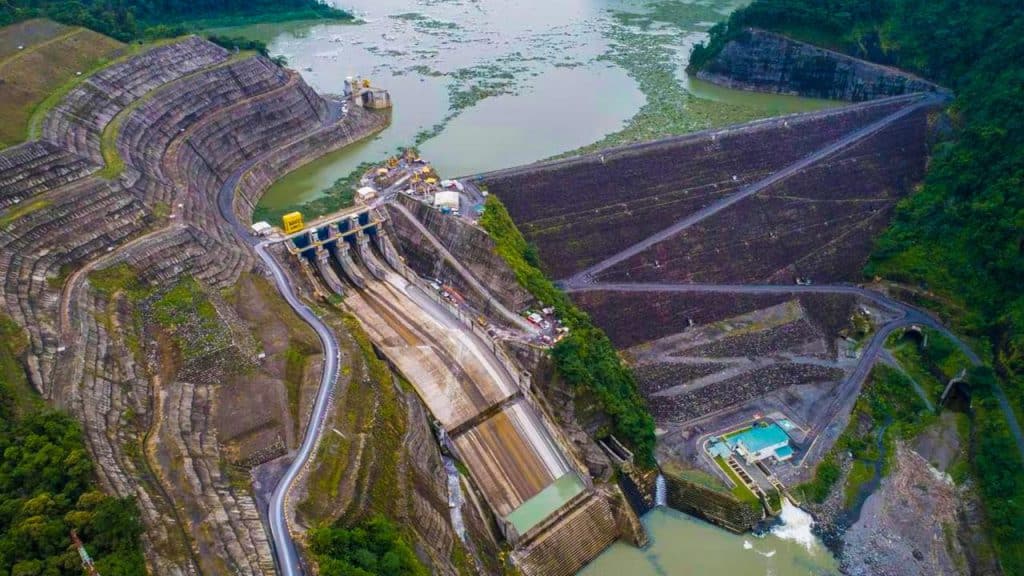 Reservorio de agua más grande de las plantas hidroeléctricas de Costa Rica afectado por fenómeno de El Niño.