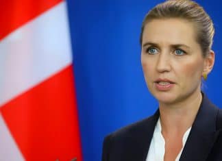 Dinamarca solicita a la UE imponer límite de edad de 15 años para usar redes sociales Dinamarca propone limitar uso de redes sociales para menores de 15 años.