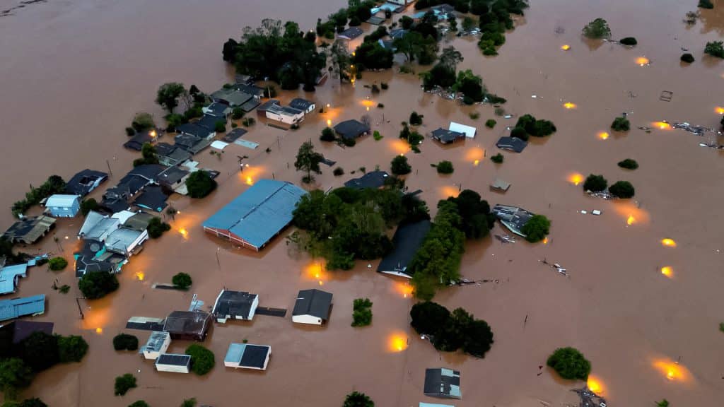 Las inundaciones han llegado a niveles históricos que no se habían visto desde 1941, en Brasil, dejando varios muertos.
