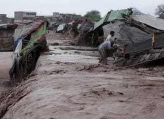 Inundaciones en Afganistán causan destrucción y cientos de muertos Las víctimas de las intensas inundaciones en Afganistán, fueron evacuadas para evitar más daños fatales.