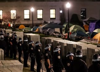 Policía y universidades conspiran en EEUU para vigilar a estudiantes pro Palestina Informe revela colaboración policial-universitaria en identificación y represión de manifestantes pro Palestina.