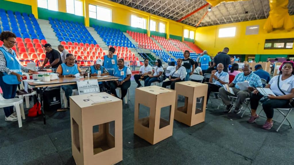 Ocho millones de dominicanos votan en las elecciones presidenciales