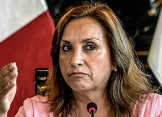 Revelan que Boluarte abandonó varios días la presidencia del Perú por cirugía estética Dina Boluarte se sometió a cirugía plástica, y estuvo fuera de la presidencia por al menos doce días.