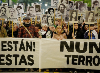 Uruguayos se manifiestan en la Marcha del Silencio Uruguay unido en la 'Marcha del Silencio' por los desaparecidos en la dictadura cívico-militar.
