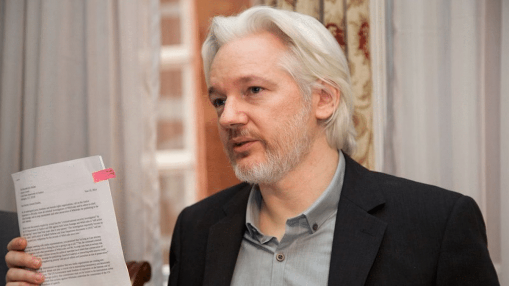 Corte de Reino Unido concede a Assange la posibilidad de apelar extradición a Estados Unidos.